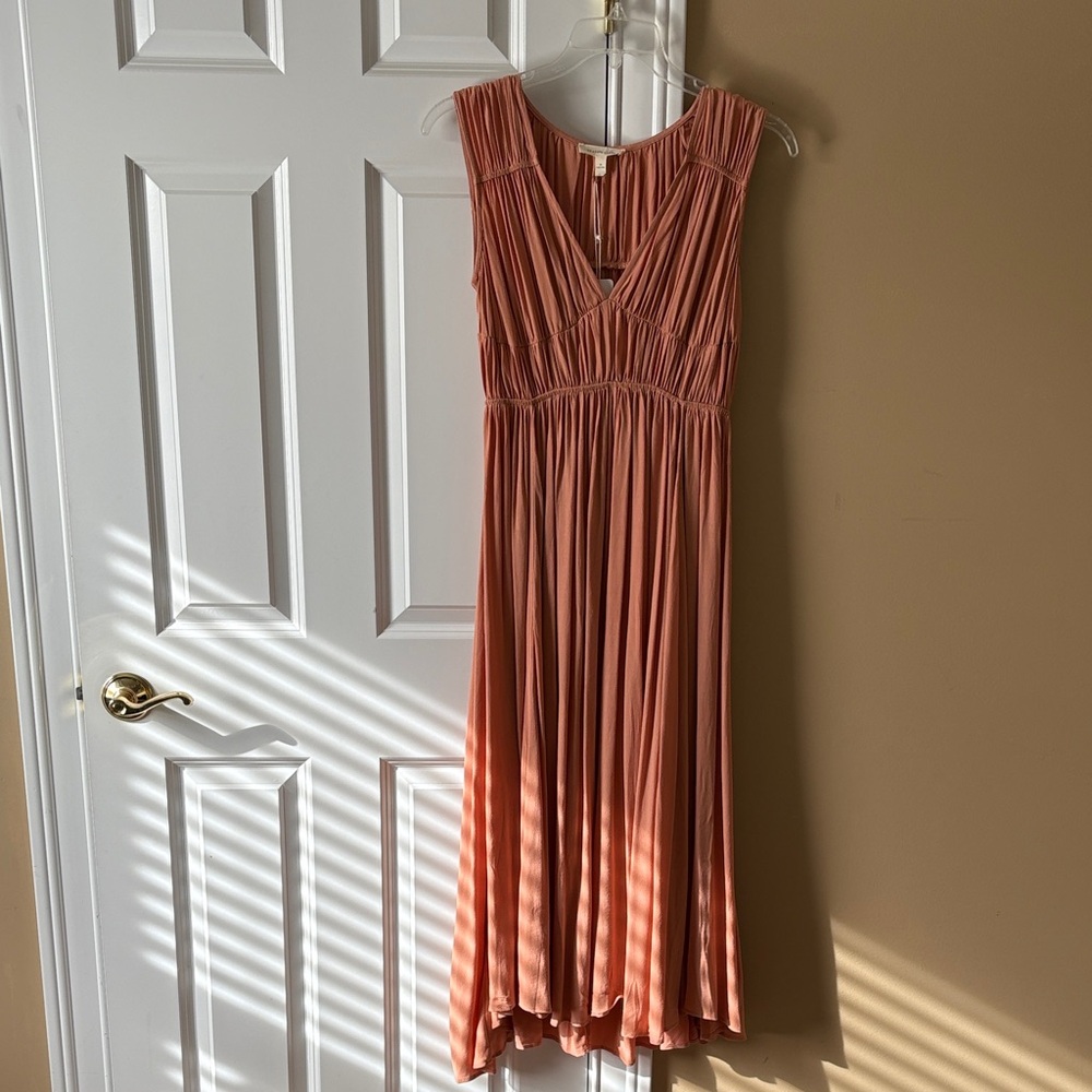 Chic V-Neck Pleated Midi Dress - Coral